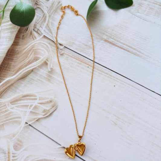 Minimal Heartstrings Necklace