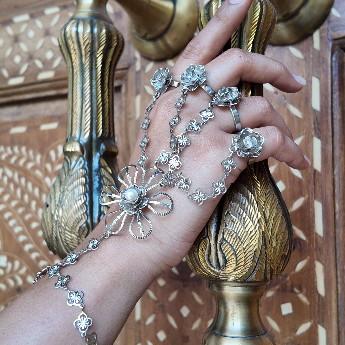 Silver Gul Haathphool